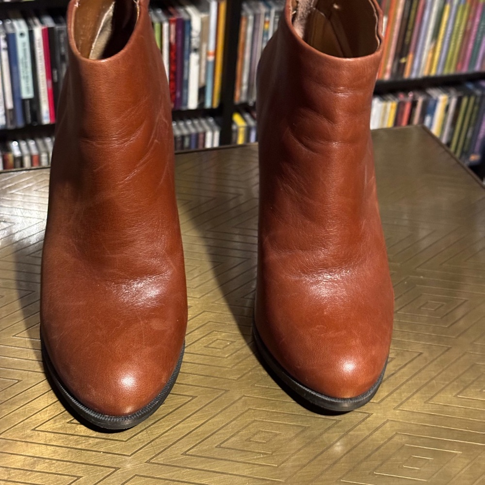 Vintage Barely Used Banana Republic Brown Leather Booties with Rear Zipper